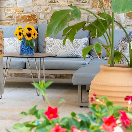 Teresa Luxury Apartman Liménasz